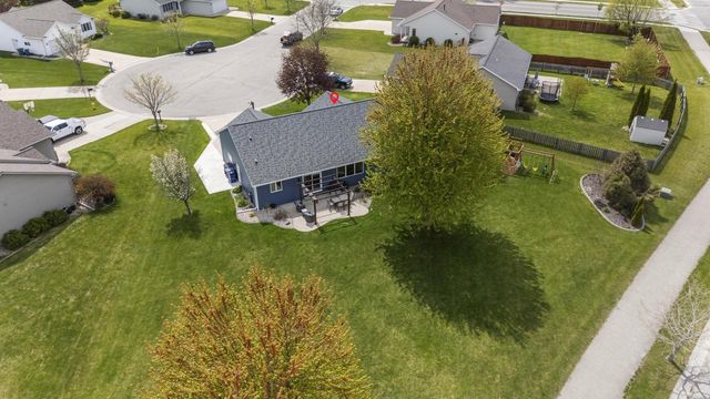 W6484 Brandon COURT, Greenville, WI 54942