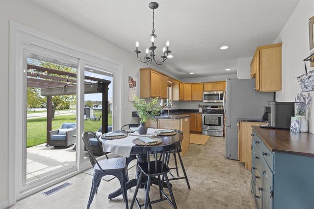 W6484 Brandon COURT, Greenville, WI 54942