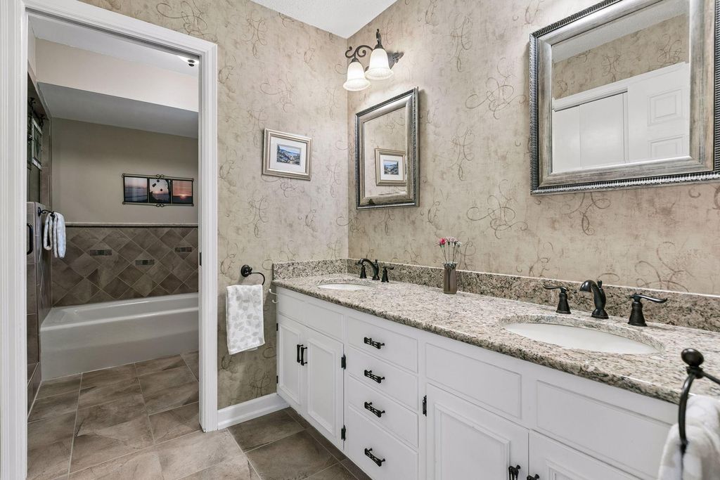 8091 Kentucky Circle, Bloomington, MN 55438