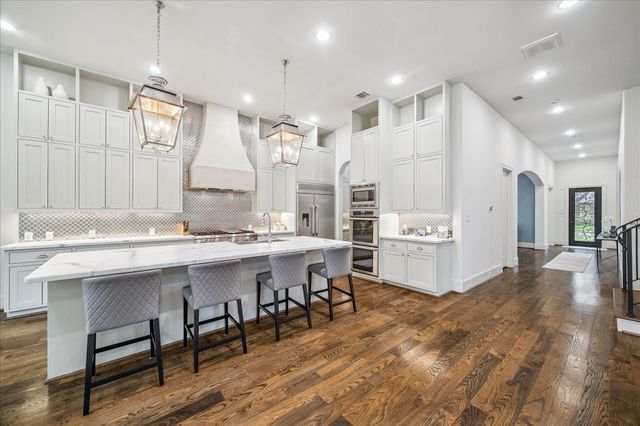 4131 Coleridge Street, West University Place, TX 77005