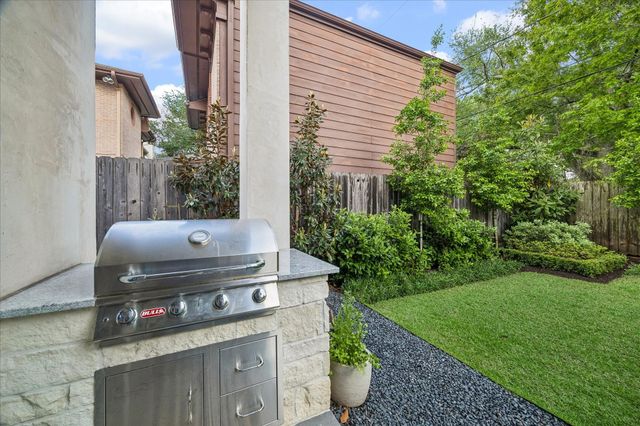 4131 Coleridge Street, West University Place, TX 77005