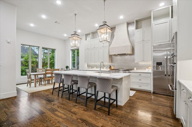 4131 Coleridge Street, West University Place, TX 77005