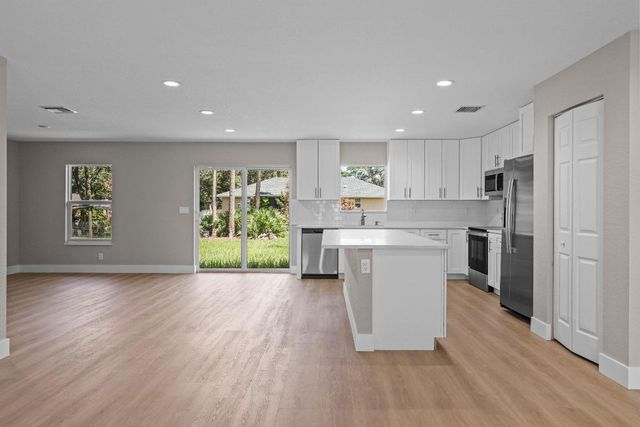 4611 Sunset Boulevard, Fort Pierce, FL 34982