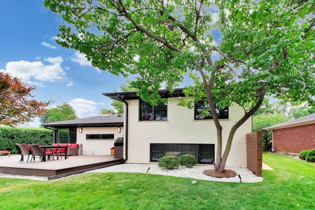 818 East Avenue, Park Ridge, IL 60068