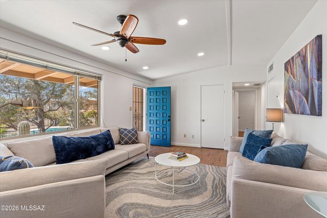 5901 N Oracle Rd Apt 14, Tucson, AZ 85704