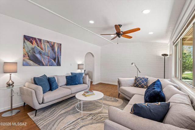 5901 N Oracle Rd Apt 14, Tucson, AZ 85704