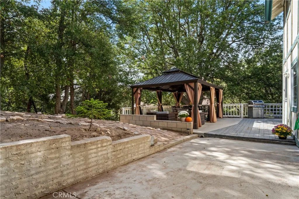 955 Teakwood Drive, Lake Arrowhead, CA 92352