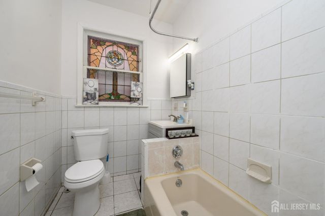 1053 Hunterdon Street, Newark, NJ 07112