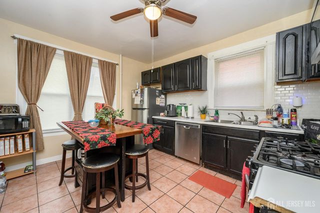 1053 Hunterdon Street, Newark, NJ 07112