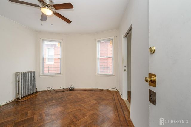 1053 Hunterdon Street, Newark, NJ 07112