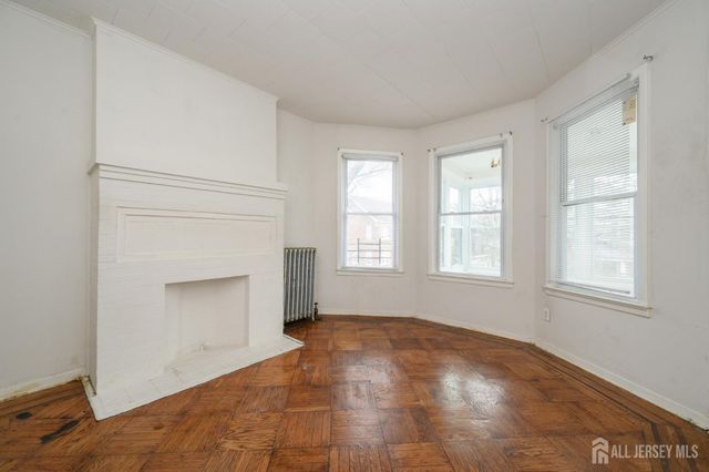 1053 Hunterdon Street, Newark, NJ 07112