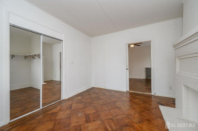 1053 Hunterdon Street, Newark, NJ 07112