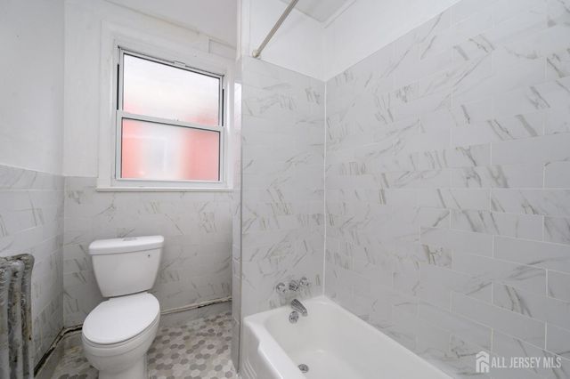 1053 Hunterdon Street, Newark, NJ 07112