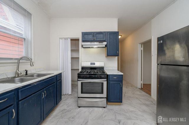 1053 Hunterdon Street, Newark, NJ 07112