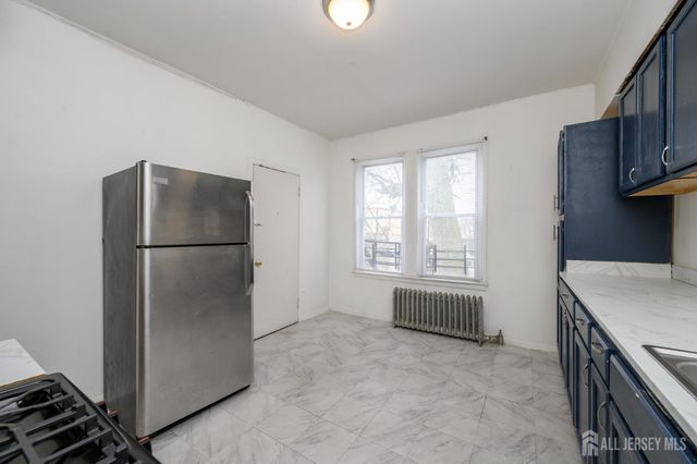 1053 Hunterdon Street, Newark, NJ 07112