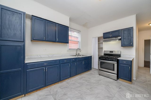 1053 Hunterdon Street, Newark, NJ 07112