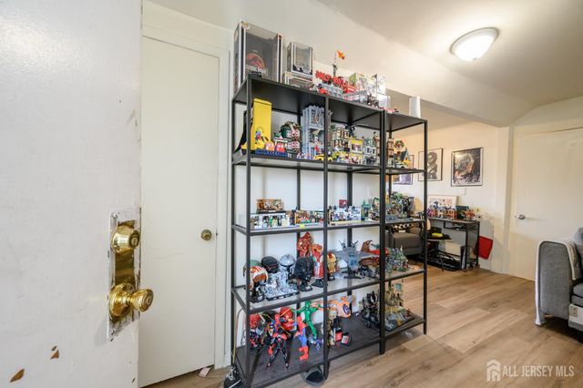 1053 Hunterdon Street, Newark, NJ 07112