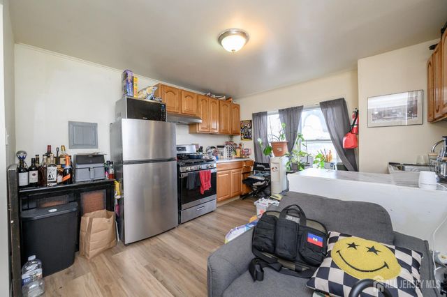 1053 Hunterdon Street, Newark, NJ 07112