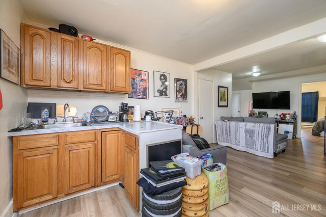 1053 Hunterdon Street, Newark, NJ 07112