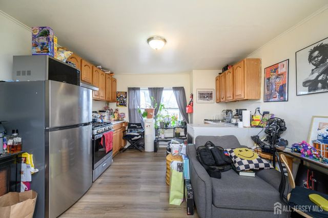 1053 Hunterdon Street, Newark, NJ 07112