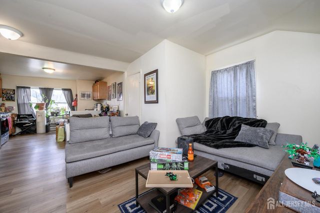 1053 Hunterdon Street, Newark, NJ 07112