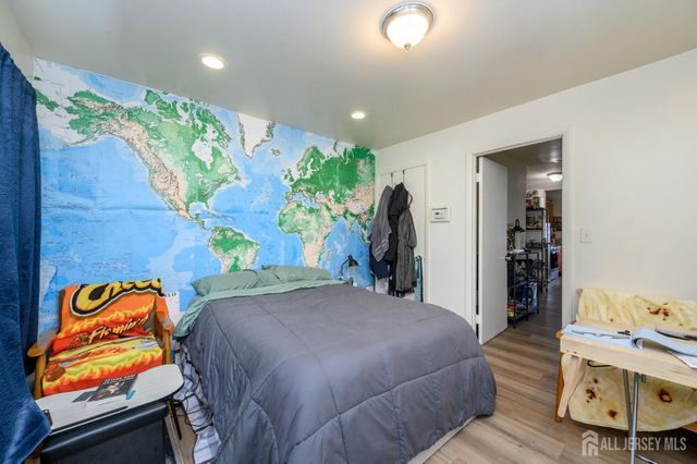 1053 Hunterdon Street, Newark, NJ 07112