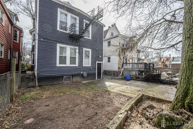 1053 Hunterdon Street, Newark, NJ 07112