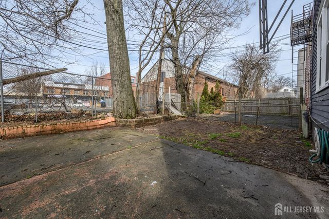 1053 Hunterdon Street, Newark, NJ 07112