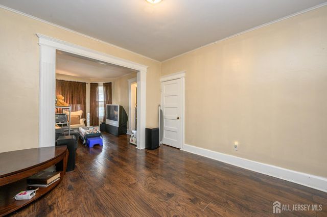 1053 Hunterdon Street, Newark, NJ 07112