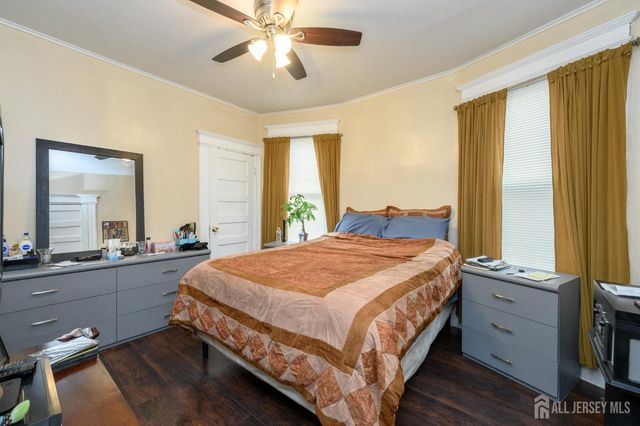 1053 Hunterdon Street, Newark, NJ 07112