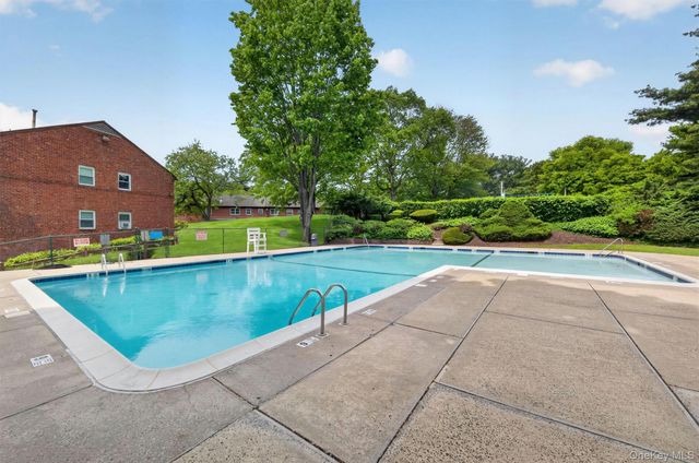 33 Fieldstone Drive D2, Hartsdale, NY 10530