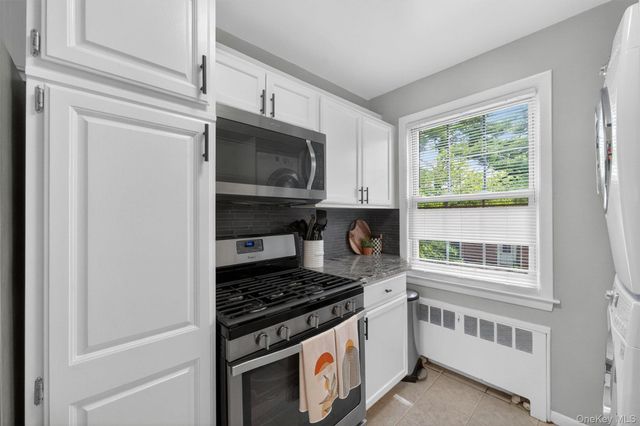 33 Fieldstone Drive D2, Hartsdale, NY 10530