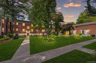 33 Fieldstone Drive D2, Hartsdale, NY 10530