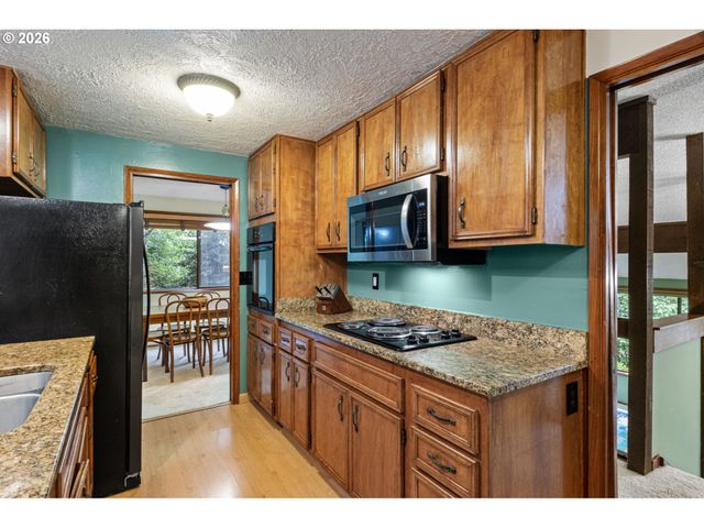 2854 WARREN St, Eugene, OR 97405