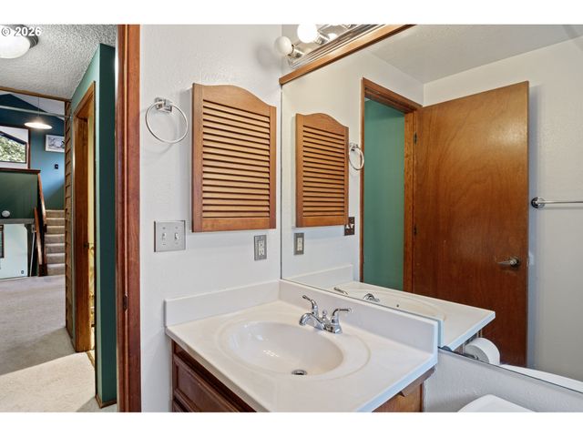 2854 WARREN St, Eugene, OR 97405