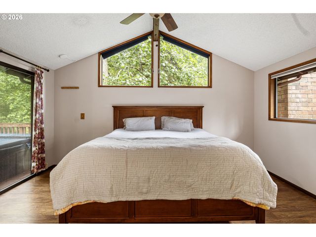 2854 WARREN St, Eugene, OR 97405