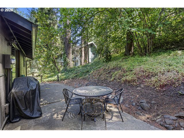 2854 WARREN St, Eugene, OR 97405