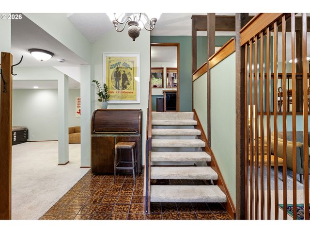 2854 WARREN St, Eugene, OR 97405
