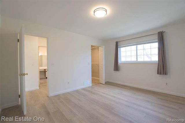 657 E Fox Hills Drive, Bloomfield Hills, MI 48304