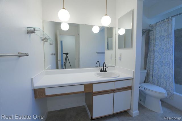 657 E Fox Hills Drive, Bloomfield Hills, MI 48304