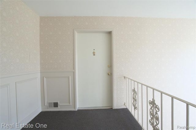 657 E Fox Hills Drive, Bloomfield Hills, MI 48304