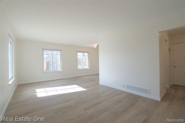 657 E Fox Hills Drive, Bloomfield Hills, MI 48304