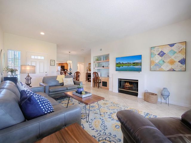 127 Villa Court, Palm Desert, CA 92211