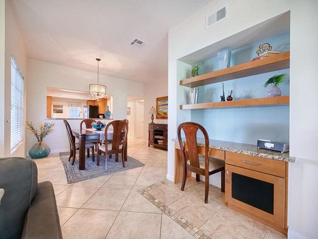 127 Villa Court, Palm Desert, CA 92211