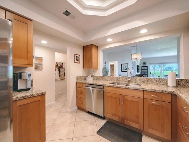 127 Villa Court, Palm Desert, CA 92211