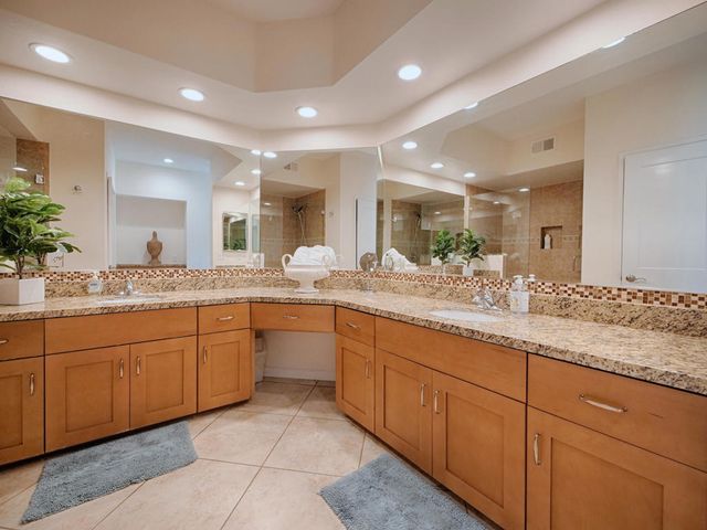 127 Villa Court, Palm Desert, CA 92211