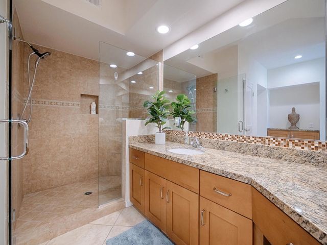 127 Villa Court, Palm Desert, CA 92211