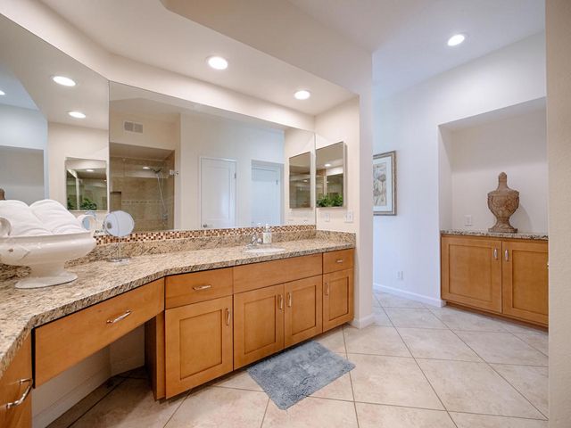 127 Villa Court, Palm Desert, CA 92211