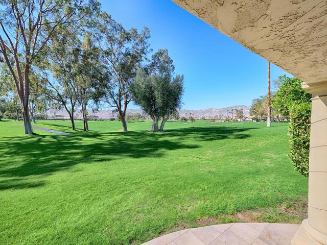 127 Villa Court, Palm Desert, CA 92211