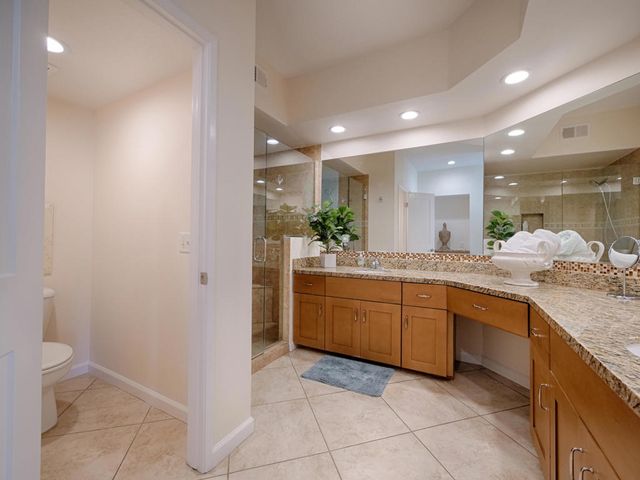 127 Villa Court, Palm Desert, CA 92211